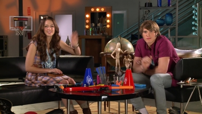 GLEE___FOX_Lounge__Melissa___Blake_013.jpg