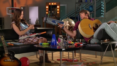 GLEE___FOX_Lounge__Melissa___Blake_250.jpg