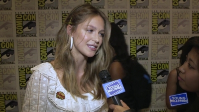 Melissa_Benoist_Reveals_How_Supergirl_Deals_With_Heartbreak_at_Comic-Con21_134.jpg