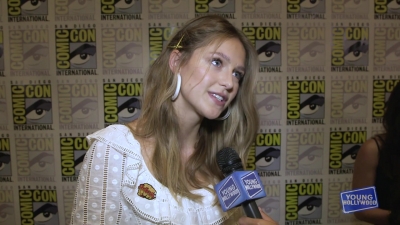 Melissa_Benoist_Reveals_How_Supergirl_Deals_With_Heartbreak_at_Comic-Con21_180.jpg