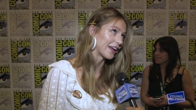 Melissa_Benoist_Reveals_How_Supergirl_Deals_With_Heartbreak_at_Comic-Con21_200.jpg