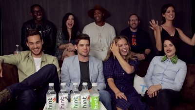 Supergirl_Cast_Interview_2B_Singing21___Comic-Con_2017___TVLine_487.jpg