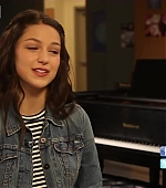 I_Heart_Glee_-_Melissa_Benoist_Interview_082.jpg
