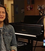 I_Heart_Glee_-_Melissa_Benoist_Interview_200.jpg