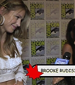 Melissa_Benoist_Reveals_How_Supergirl_Deals_With_Heartbreak_at_Comic-Con21_030.jpg