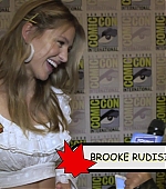 Melissa_Benoist_Reveals_How_Supergirl_Deals_With_Heartbreak_at_Comic-Con21_034.jpg