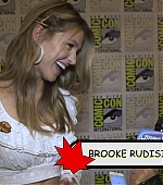 Melissa_Benoist_Reveals_How_Supergirl_Deals_With_Heartbreak_at_Comic-Con21_035.jpg