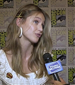 Melissa_Benoist_Reveals_How_Supergirl_Deals_With_Heartbreak_at_Comic-Con21_089.jpg
