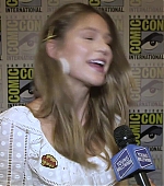 Melissa_Benoist_Reveals_How_Supergirl_Deals_With_Heartbreak_at_Comic-Con21_202.jpg
