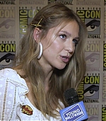 Melissa_Benoist_Reveals_How_Supergirl_Deals_With_Heartbreak_at_Comic-Con21_321.jpg
