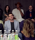 Imagem=Supergirl_Cast_Interview_2B_Singing21___Comic-Con_2017___TVLine_481.jpg
Tamanho=595KB
Dimensão=1920x1080
Data Envio=26 Out, 2018 Supergirl_Cast_Interview_2B_Singing21___Comic-Con_2017___TVLine_481.jpg